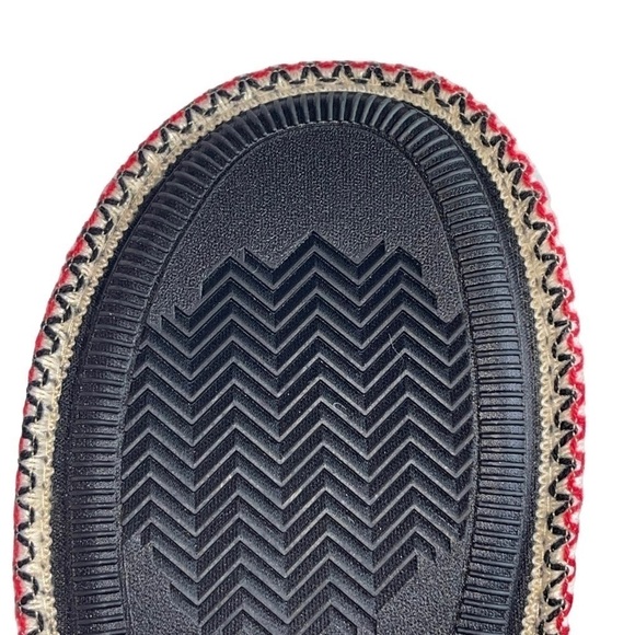 Muk Luks Women’s Size Medium (7-8) Plaid Slippers closed toe NWT - Picture 2 of 8